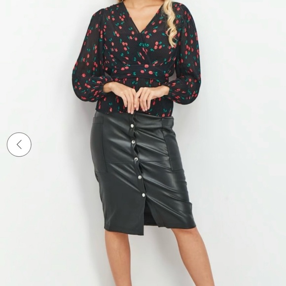 The Kooples Paris Cherry Naive Wrap‎ Top women's Size 1 XS/Small Black Red EUC - Picture 4 of 11